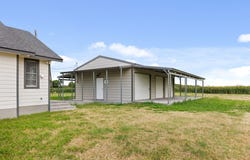 300 Grellhesl, West, TX 76691
