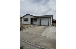 574 E REEDER Dr, Hermiston, OR 97838