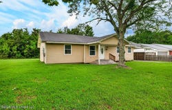 542 Saint John Street, Bay Saint Louis, MS 39520