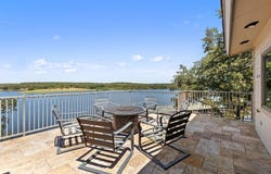 512 Harbor Dr, Spicewood, TX 78669