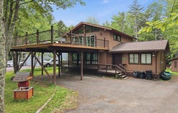 353 Scotch Pine Drive, Pocono Summit, PA 18346