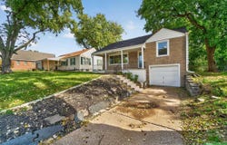 2705 S 42 Street, Omaha, NE 68105