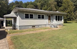 27 Upper Pinch Road, Elkview, WV 25071