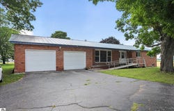 1629 N Warner Road, Sumner, MI 48889