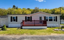 93 Grochmal Ave, Springfield, MA 01150