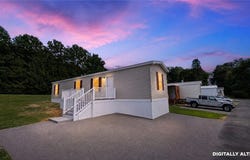 207 Cedar Ln, Valencia, PA 16059