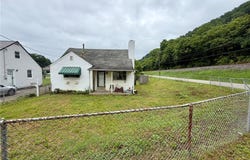 1 Cloverleaf Circle, Charleston, WV 25306