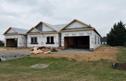 8 MERIWETHER CIR, STUARTS DRAFT, VA 24401