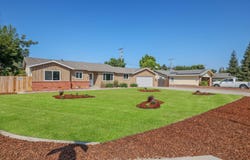 332 W Walnut Avenue, Visalia, CA 93277