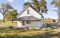 102 N 1st Road, Overbrook, KS 66524