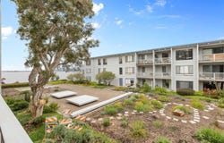 8 Captain Drive, Emeryville, CA 94608