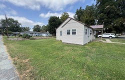 487 S Garfield Avenue, Piggott, AR 72454