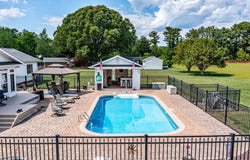 19 James Lane, WEEMS, VA 22576