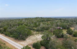 3301 Chuckwagon Rd, Luling, TX 78648