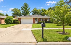 1723 E Maya Lane, Mount Prospect, IL 60056