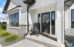 202 Central Cir, Harrisburg, SD 57032