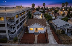 925 W 84th, Los Angeles, CA 90044