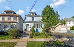208 Walnut St, Roselle Park Boro, NJ 07204-2206
