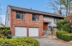 22 Pershing Lane, Sicklerville, NJ 08081