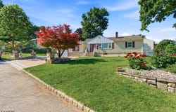 32 Valley View Dr, Mine Hill Twp., NJ 07803-3022