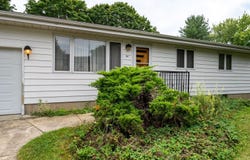 201 E Ririe Place, Flanagan, IL 61740