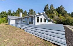 66634 GLASGOW Ln, NorthBend, OR 97459