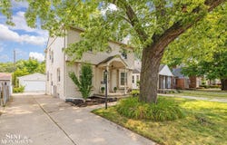 1396 Vernier Road, Grosse Pointe Woods, MI 48236