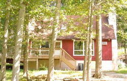 101 Cold Spring Lane, Greentown, PA 18426