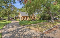 704 Forrest Avenue, Cleburne, TX 76033