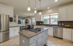 14 TORRINGTON Ln, The Hills, TX 78738