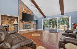 7707 N VALLEY HILL Road, Woodstock, IL 60098