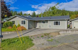 1816 SUNSET Ct, MyrtlePoint, OR 97458