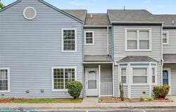 18 Bayview Ct, Hampton, VA 23664