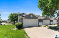 1106 N Fir Pl, Sioux Falls, SD 57107-1003