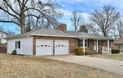 801 Overbrook Dr, Macon, MO 63552