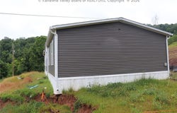 972 Dairy Road, Poca, WV 25159