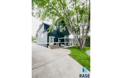 323 W Main St, Luverne, MN 56156