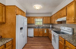 517 Springwood Dr, Florence, AL 35634