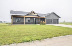 2684 Warren Cir, Rock Valley, IA 51247