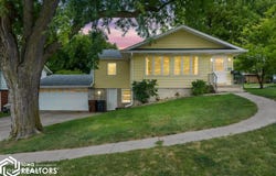 341 E Avenue, Nevada, IA 50201
