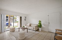 7195 NW 179th St, Hialeah, FL 33015