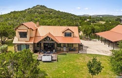 241 E LYNX CV, Blanco, TX 78606