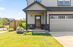 1810 CEDAR BROOK Dr, Eugene, OR 97402