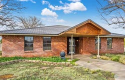 1101 2nd St, Chattanooga, OK 73528