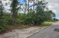 902 E 15TH Street, LEHIGH ACRES, FL 33972