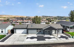 3033 SW Terrace Dr, Pendleton, OR 97801