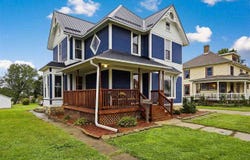 1007 Cedar St, Tipton, IA 52772