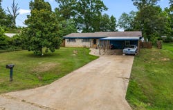 112 N Thomas Rd, White Oak, TX 75693