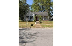204 Third St W, Tuscumbia, AL 35674