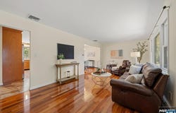 73 W Cedar Place, Ramsey, NJ 07446